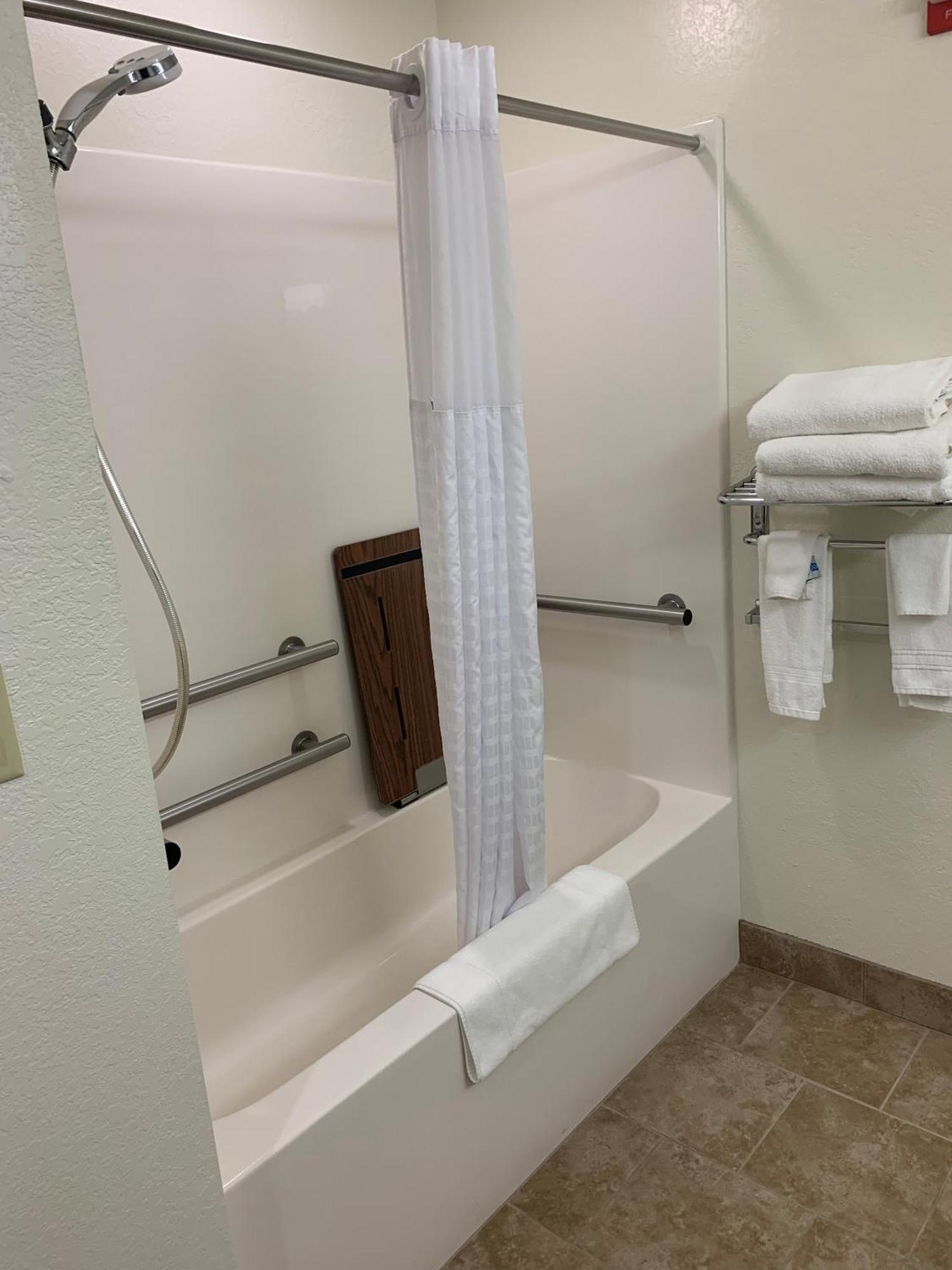 Microtel Inn & Suites By Wyndham Rice Lake Ngoại thất bức ảnh